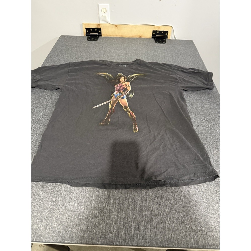 DC Comics Wonder Woman Gal Gadot Tshirt Men XL